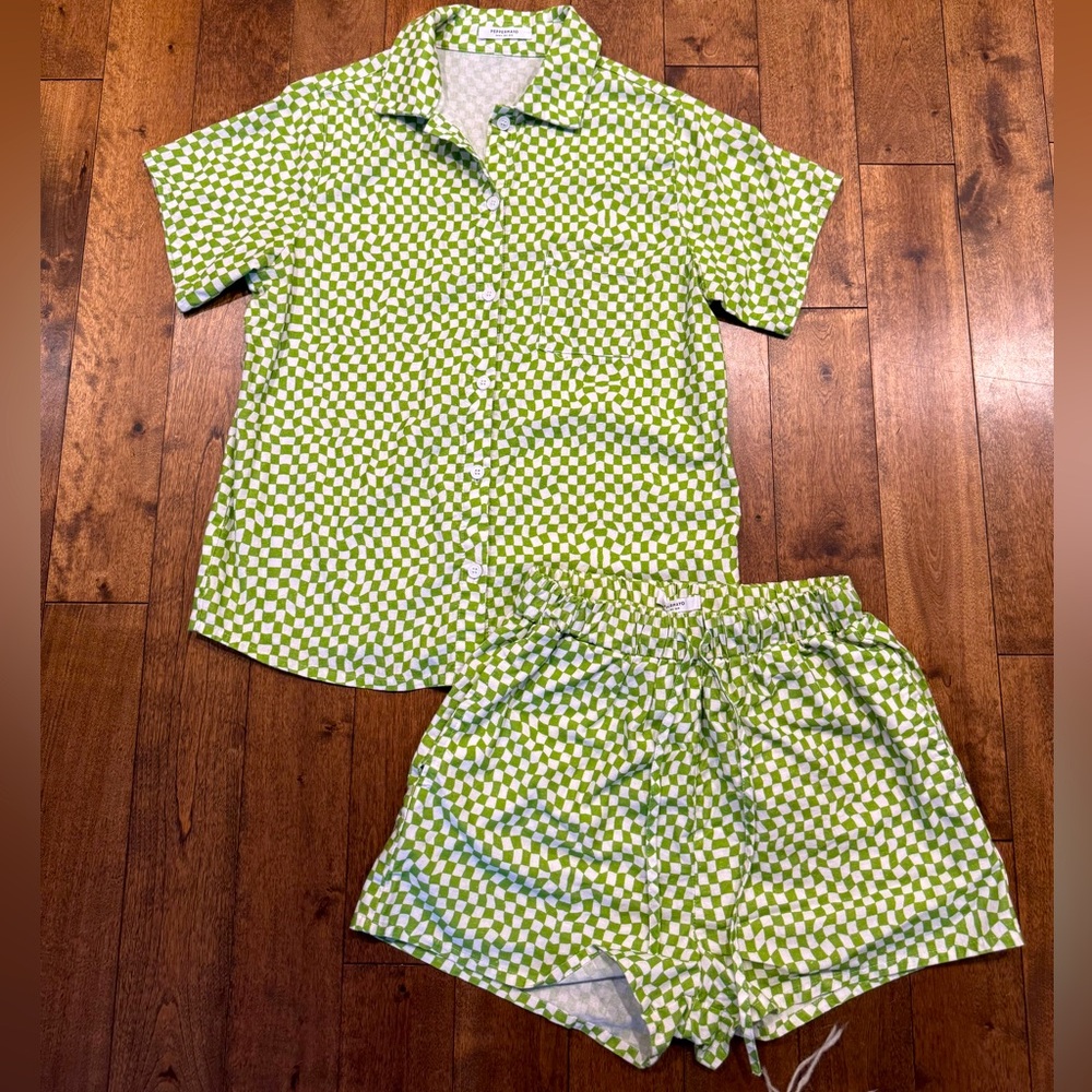 Green racing stripe shorts set